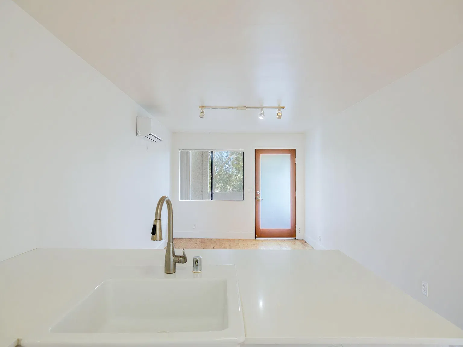 2 bed, 695 sqft, $2,500 — Photo 4