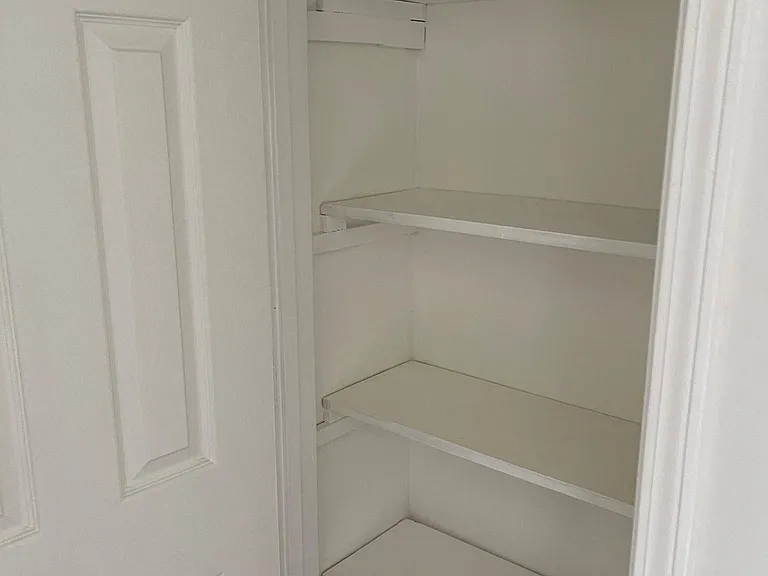 939 Green St SE — Photo 3