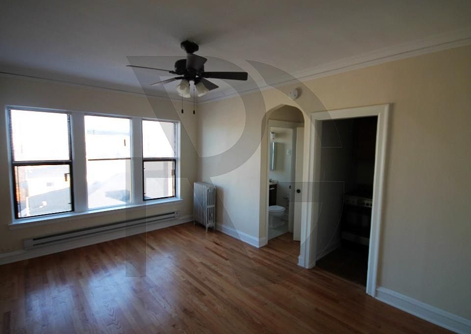 1st image of 4614 N Paulina St #4614409