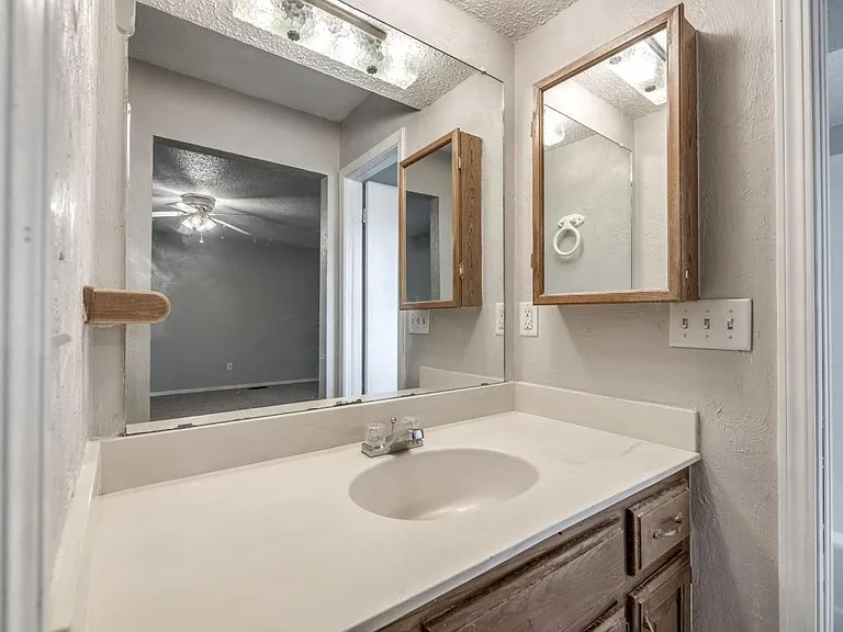 523 N Robin Way — Photo 25