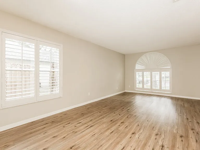 2321 Lyncrest Ct — Photo 4