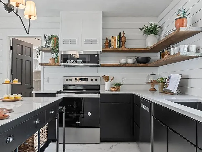 1604 S Oceanshore Blvd — Photo 4