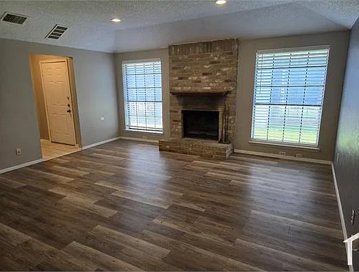 3 bed, 1350 sqft, $1,900 — Photo 2