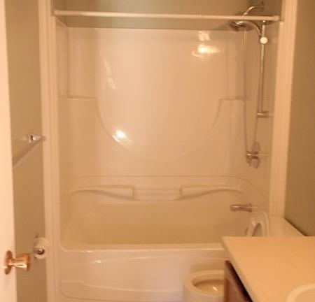 5th image of 168 Fullerton Dr
