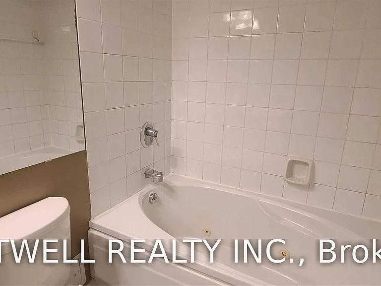 44 Gerrard St W #1108 — Photo 8