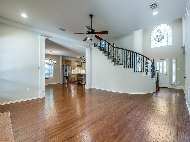 6428 Glenhollow Dr — Photo 11