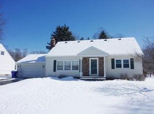 18 Fairlane Dr, Rochester, NY 14626