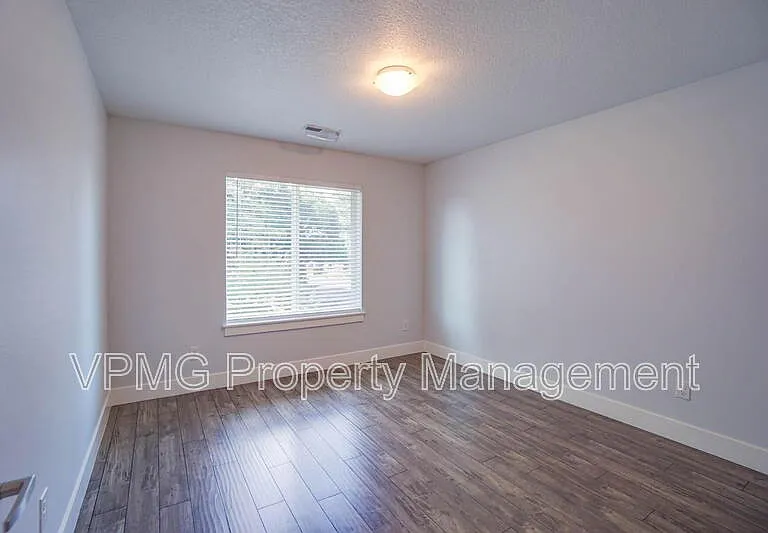 10703 NE 70th St #1 — Photo 27
