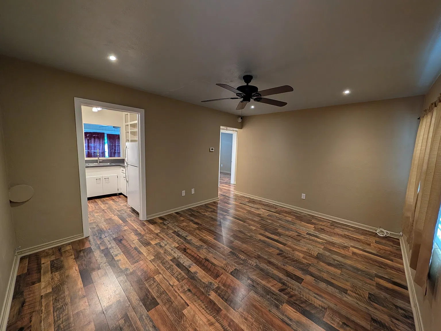2 Bed 1 Bath Unit in Lakeland, FL - Available - $1185/mo — Photo 3
