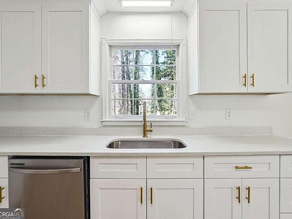 5th image of 6364 Queen View Ln