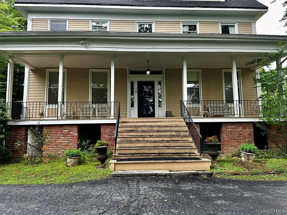 16 Broad St #1