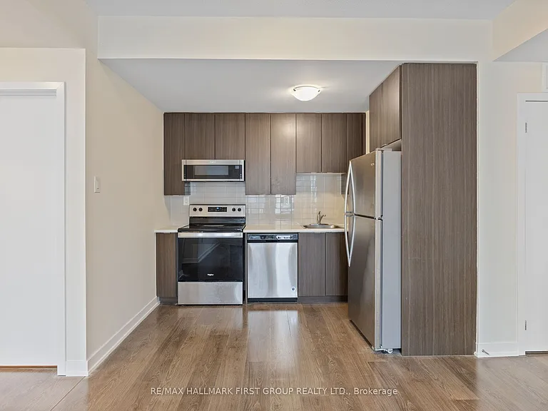 60 Orchid Place Dr #8 — Photo 8