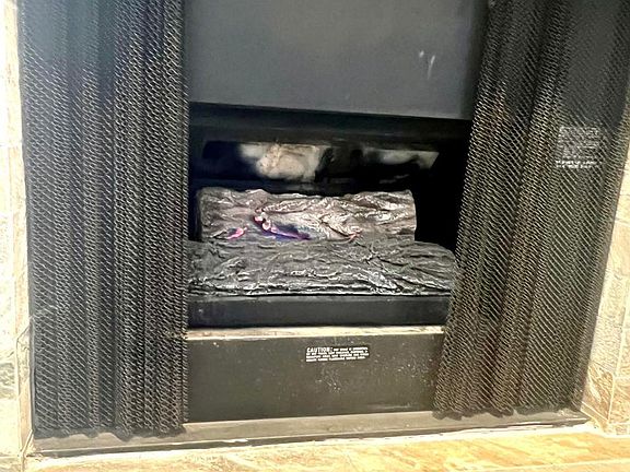 3rd image of 1252 N Formosa Ave APT 3