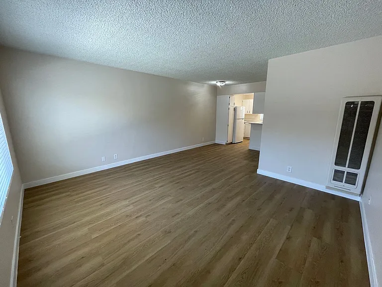 1141 Molino Ave — Photo 2