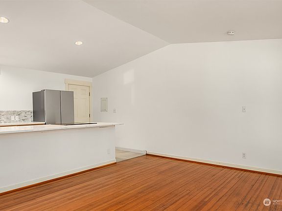 5th image of 1574 NE Park View Drive #6