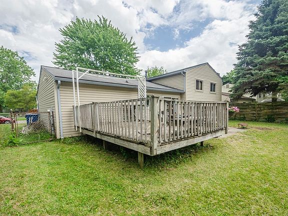 4th image of 9258 Abbey Ln