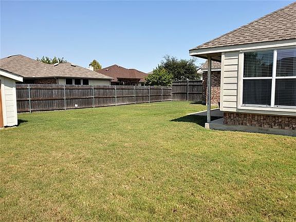 4th image of 304 Glen Oak Trl