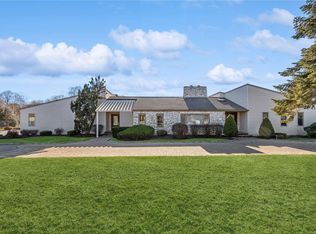 4 Amber Ct, East Islip, NY 11730