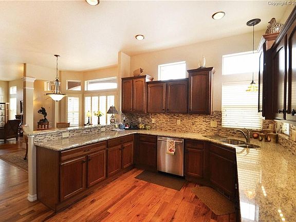 Spacious gourmet kitchen.