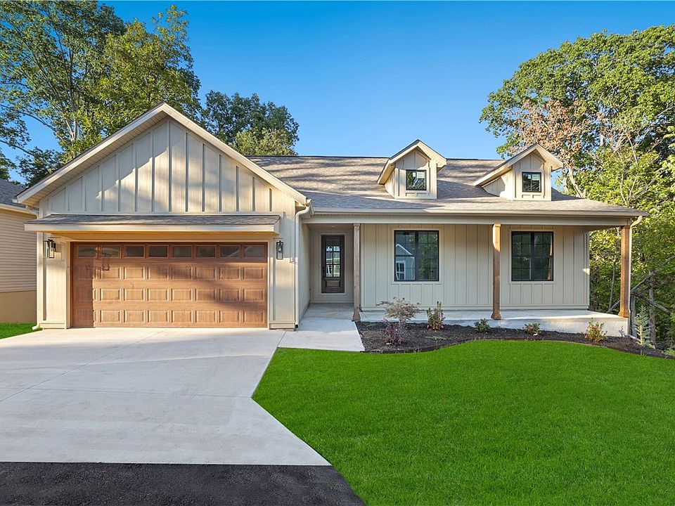 1st image of 13 Burnham Dr