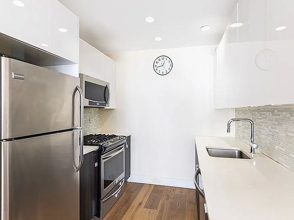 2nd image of 25-21 43rd Ave #501