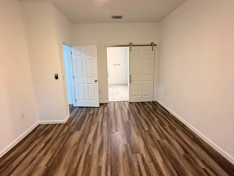 407 Mulberry Ct — Photo 7