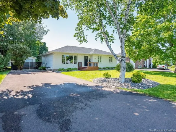 157 Smith Ave, Shediac, NB E4P 2S8