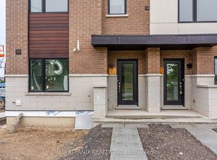 1695 Dersan St #710, Pickering, ON L1V 0G9