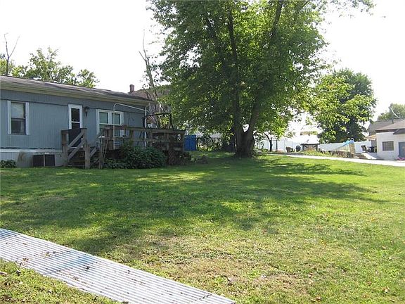 5th image of 220 Meade St