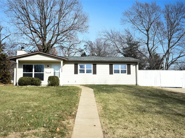 11096 Saxonhall Dr, Bridgeton, MO 63044