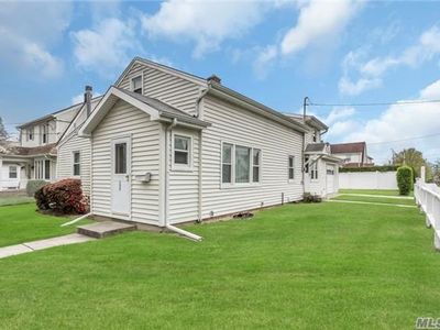 1 Lee Ave, Albertson, NY, 11507