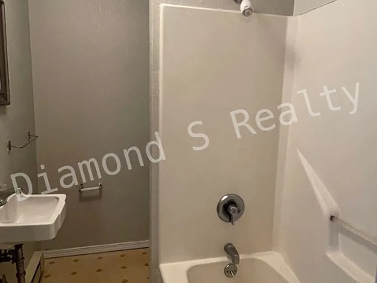 529 East Pacific Street — Photo 7