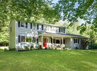 25 W Gate Rd, Suffern, NY 10901