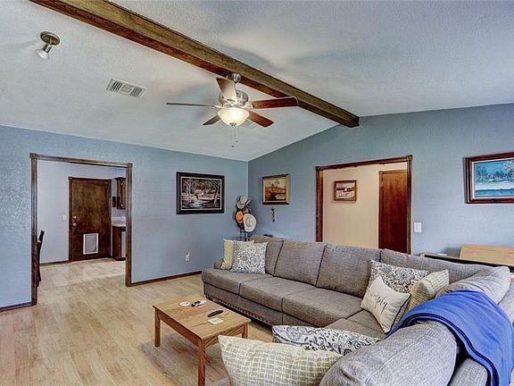 5th image of 1421 Edinburg Dr