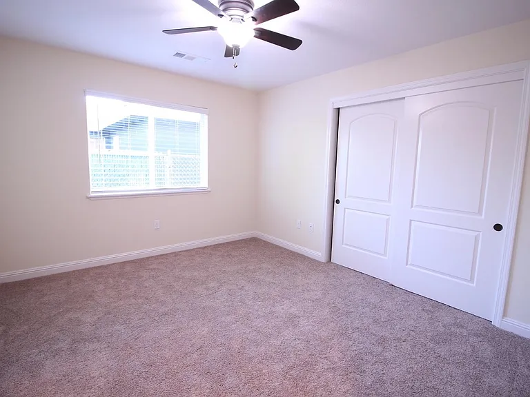321 Wallace Ave — Photo 7