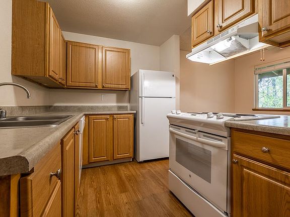 3rd image of 20283 1st Ave NE #D