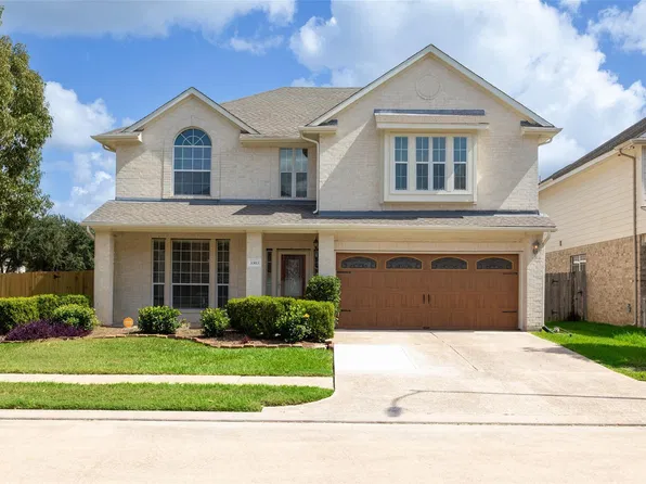 3303 Village Pond Ln, Fresno, TX 77545