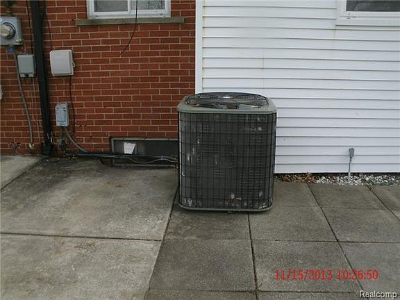 5th image of 31559 Shawn Dr