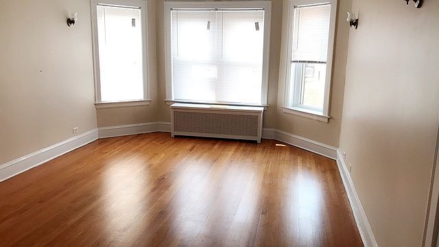 2nd image of 1916 W Morse Ave APT 3N