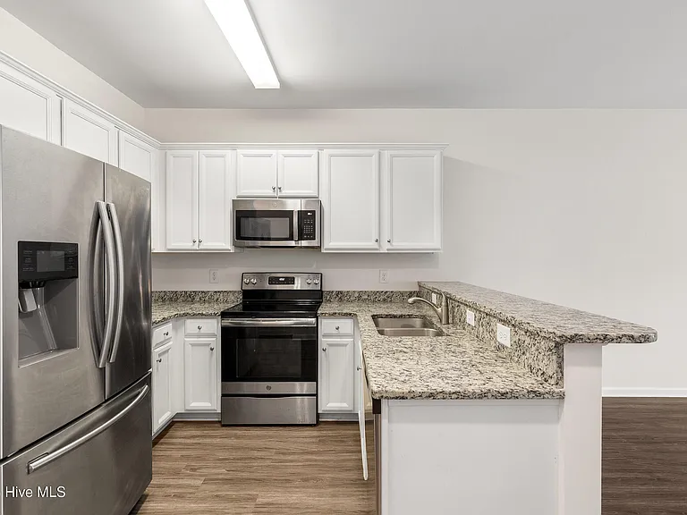 97 Dresser Ln — Photo 8
