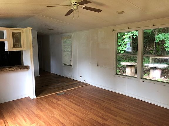 3rd image of 111 Hideaway Ln