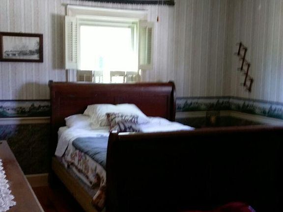 3rd image of 204 Battle Grove Ave