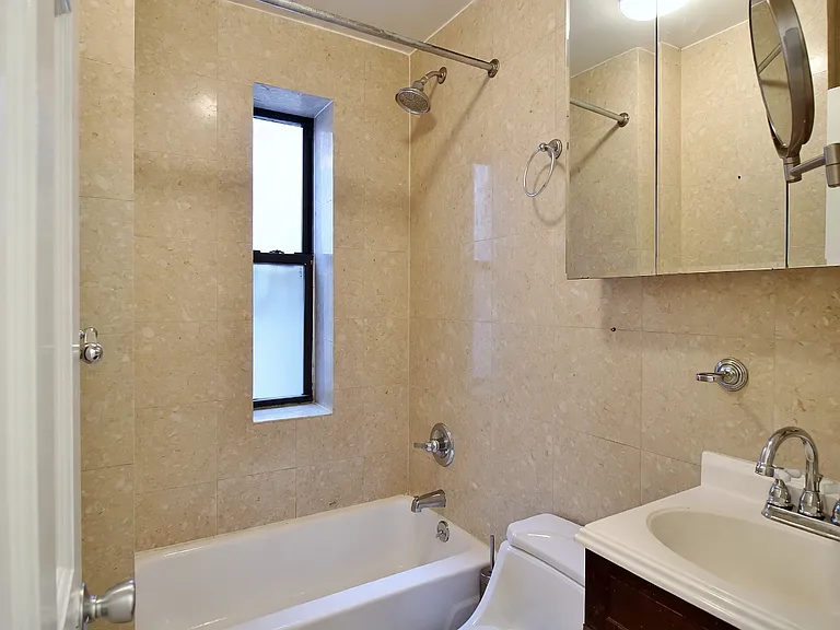 25 Cornelia St #17 — Photo 6
