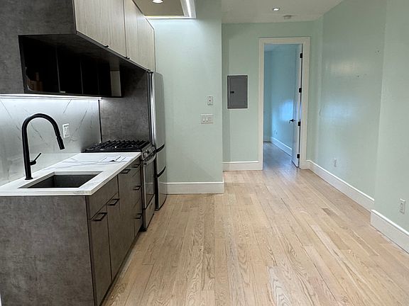 3rd image of 542 Newark Ave #3RR