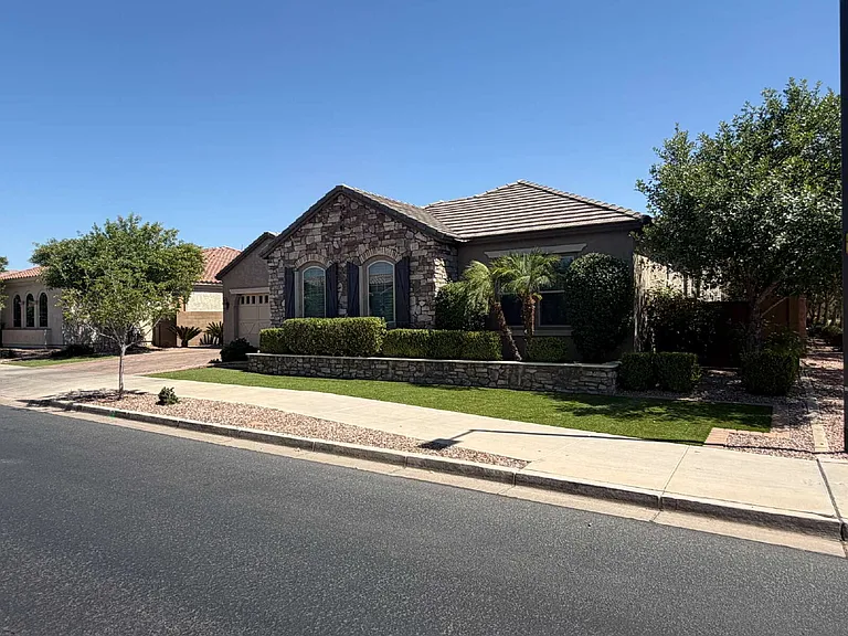 22237 E Maya Rd — Photo 2