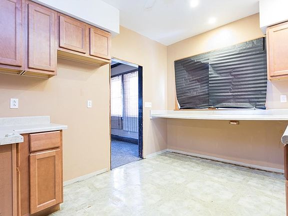 3rd image of 3012 Montclair Ave