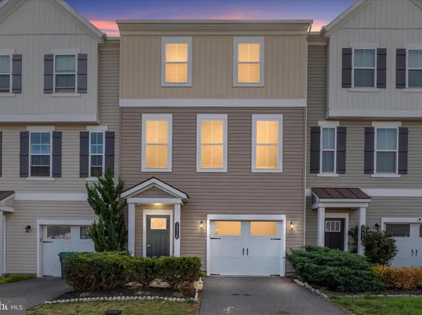 1216 Hudgins Farm Cir, Fredericksburg, VA 22408