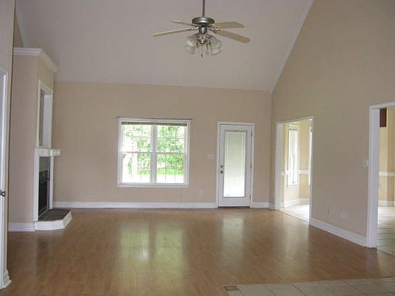 3rd image of 1019 Thistlewood Dr #11