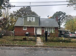 30 Violet St, Central Islip, NY 11722
