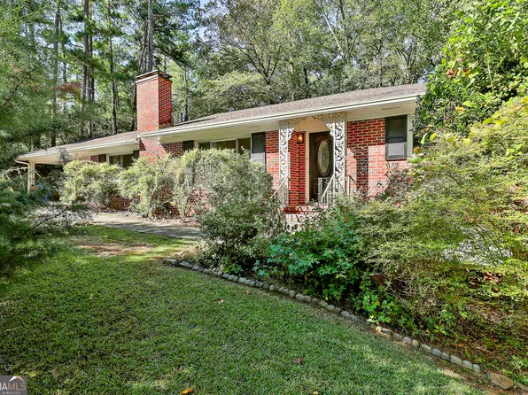 400 Circle Dr, Fayetteville, GA 30214